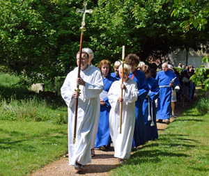  Leading through the new churchyard